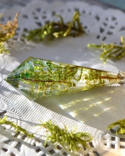 Moss fairy necklace pendant Green crystal Resin jewelry Forest Terrarium, her gift for friend, pressed flower Botanic Nature lover gift mom
